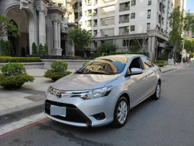 Toyota 中古車-2017年 豐田 VIOS 經典版 1.5 銀色-買車送現金