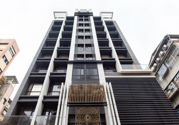 松江新貴，9+10 樓中樓，45坪，2-3房，含双機械式車位$3980萬